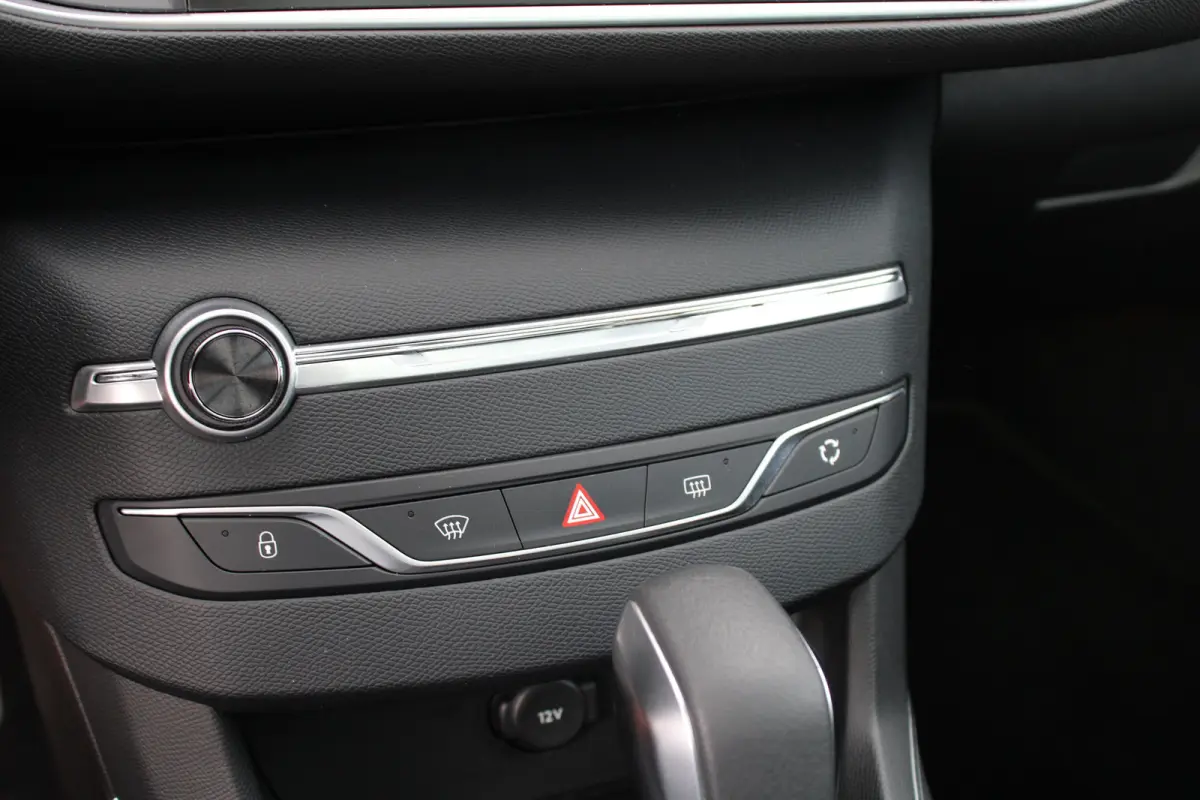 1.2 PureTech Blue Lease Premium | Automaat | Navigatie | Alcantara | 18 Inch | Full LED | 1e Eigenaar | All season |