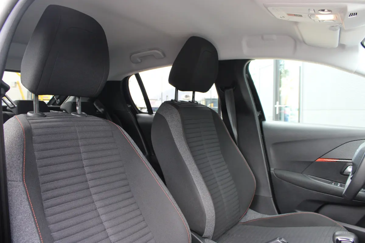 1.2 PureTech 100pk Active Pack | Navigatie | Apple carplay | Bluetooth | Lichtmetaal | Parkeersensoren |