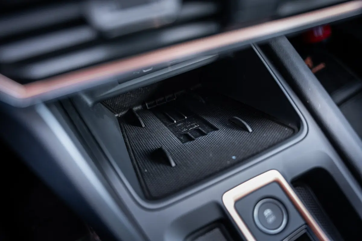1.5 TSI e-Hybrid 150 kW | Airconditioning Climatronic 3-zones | Automatische afstandsregeling (Adaptive Cruise Control) | Full Link draadloze smartphone integratie: MirrorLink, Apple CarPlay