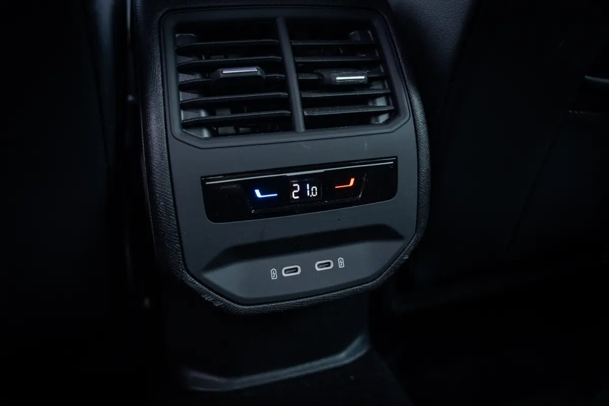 1.5 TSI e-Hybrid 150 kW | Airconditioning Climatronic 3-zones | Automatische afstandsregeling (Adaptive Cruise Control) | Full Link draadloze smartphone integratie: MirrorLink, Apple CarPlay
