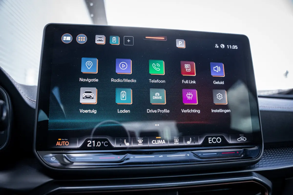 1.5 TSI e-Hybrid 150 kW | Airconditioning Climatronic 3-zones | Automatische afstandsregeling (Adaptive Cruise Control) | Full Link draadloze smartphone integratie: MirrorLink, Apple CarPlay