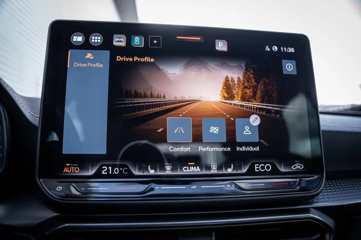 1.5 TSI e-Hybrid 150 kW | Airconditioning Climatronic 3-zones | Automatische afstandsregeling (Adaptive Cruise Control) | Full Link draadloze smartphone integratie: MirrorLink, Apple CarPlay