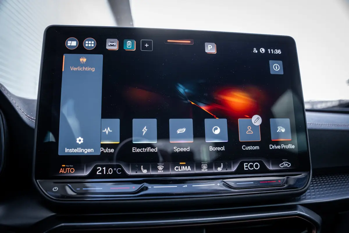 1.5 TSI e-Hybrid 150 kW | Airconditioning Climatronic 3-zones | Automatische afstandsregeling (Adaptive Cruise Control) | Full Link draadloze smartphone integratie: MirrorLink, Apple CarPlay
