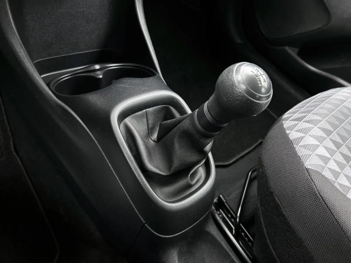 Active 1.0 e-VTi 72pk | Navigatie via Apple Carplay / Android Auto | Achteruitrijcamera | Airco | DAB+ radio | Bluetooth carkit & audiostreaming | Elektrische ramen | Centrale portiervergren