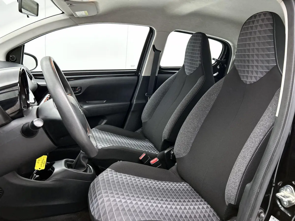 Active 1.0 e-VTi 72pk | Navigatie via Apple Carplay / Android Auto | Achteruitrijcamera | Airco | DAB+ radio | Bluetooth carkit & audiostreaming | Elektrische ramen | Centrale portiervergren