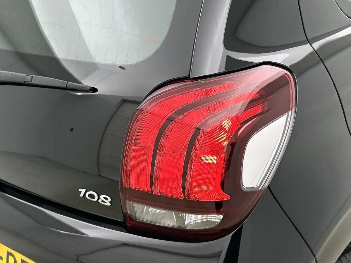 Active 1.0 e-VTi 72pk | Navigatie via Apple Carplay / Android Auto | Achteruitrijcamera | Airco | DAB+ radio | Bluetooth carkit & audiostreaming | Elektrische ramen | Centrale portiervergren