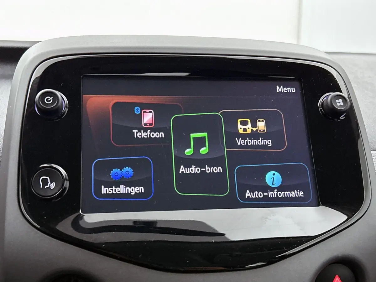 Active 1.0 e-VTi 72pk | Navigatie via Apple Carplay / Android Auto | Achteruitrijcamera | Airco | DAB+ radio | Bluetooth carkit & audiostreaming | Elektrische ramen | Centrale portiervergren