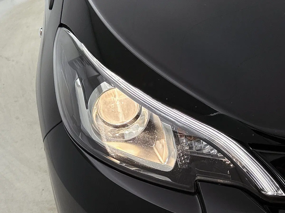 Active 1.0 e-VTi 72pk | Navigatie via Apple Carplay / Android Auto | Achteruitrijcamera | Airco | DAB+ radio | Bluetooth carkit & audiostreaming | Elektrische ramen | Centrale portiervergren