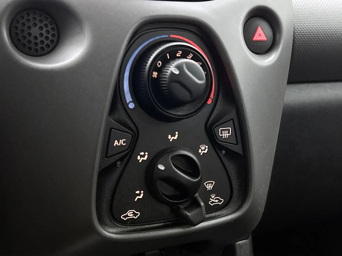 Active 1.0 e-VTi 72pk | Navigatie via Apple Carplay / Android Auto | Achteruitrijcamera | Airco | DAB+ radio | Bluetooth carkit & audiostreaming | Elektrische ramen | Centrale portiervergren
