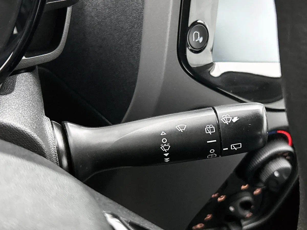 Active 1.0 e-VTi 72pk | Navigatie via Apple Carplay / Android Auto | Achteruitrijcamera | Airco | DAB+ radio | Bluetooth carkit & audiostreaming | Elektrische ramen | Centrale portiervergren