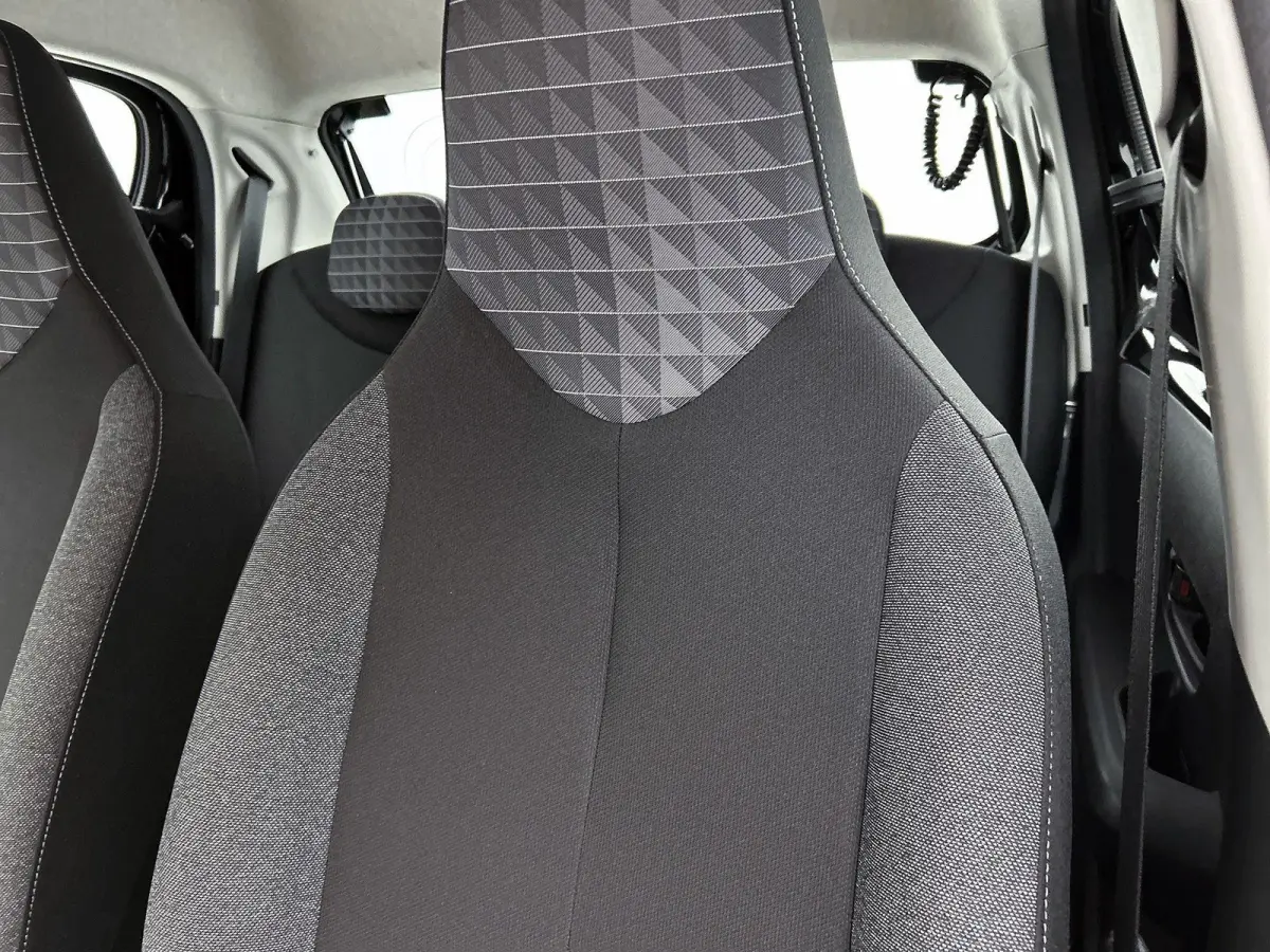 Active 1.0 e-VTi 72pk | Navigatie via Apple Carplay / Android Auto | Achteruitrijcamera | Airco | DAB+ radio | Bluetooth carkit & audiostreaming | Elektrische ramen | Centrale portiervergren