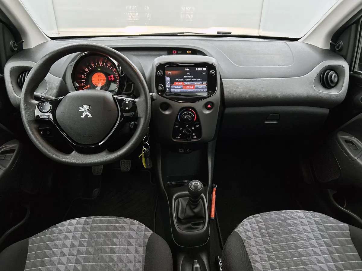 Active 1.0 e-VTi 72pk | Navigatie via Apple Carplay / Android Auto | Achteruitrijcamera | Airco | DAB+ radio | Bluetooth carkit & audiostreaming | Elektrische ramen | Centrale portiervergren