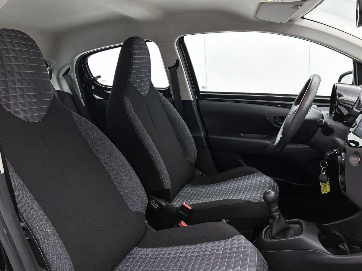 Active 1.0 e-VTi 72pk | Navigatie via Apple Carplay / Android Auto | Achteruitrijcamera | Airco | DAB+ radio | Bluetooth carkit & audiostreaming | Elektrische ramen | Centrale portiervergren