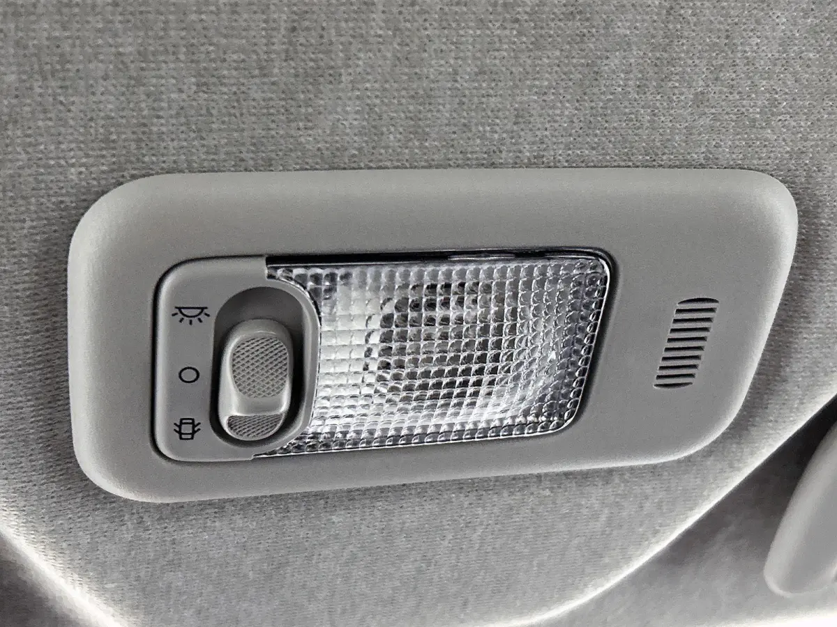 Active 1.0 e-VTi 72pk | Navigatie via Apple Carplay / Android Auto | Achteruitrijcamera | Airco | DAB+ radio | Bluetooth carkit & audiostreaming | Elektrische ramen | Centrale portiervergren