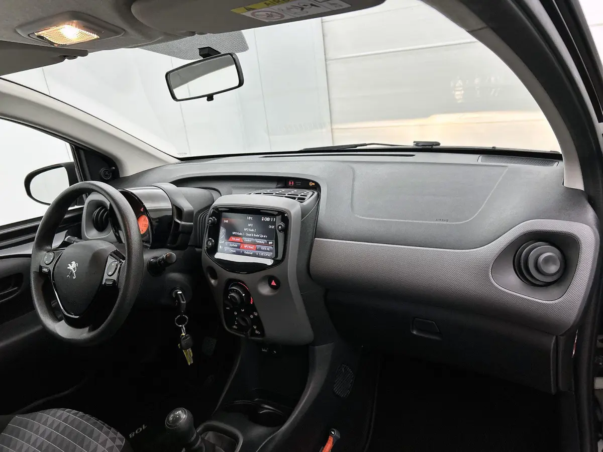 Active 1.0 e-VTi 72pk | Navigatie via Apple Carplay / Android Auto | Achteruitrijcamera | Airco | DAB+ radio | Bluetooth carkit & audiostreaming | Elektrische ramen | Centrale portiervergren
