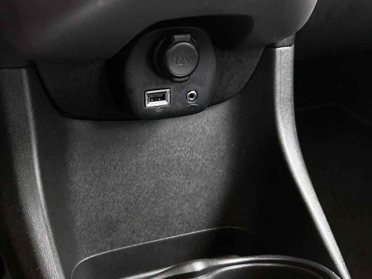 Active 1.0 e-VTi 72pk | Navigatie via Apple Carplay / Android Auto | Achteruitrijcamera | Airco | DAB+ radio | Bluetooth carkit & audiostreaming | Elektrische ramen | Centrale portiervergren