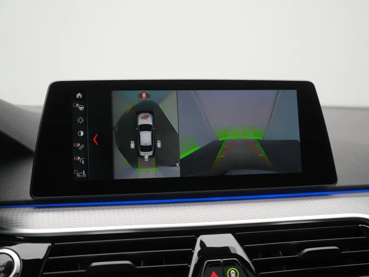 520i M Sport 184pk Dealer O.H. | Panodak | Head Up | 360 Camera | Lederen Comfortstoelen Memory & Verwarmd | Sfeerverlichting | Blis | Apple Carplay | Stuur Verwarmd | Adaptive LED | Navigat