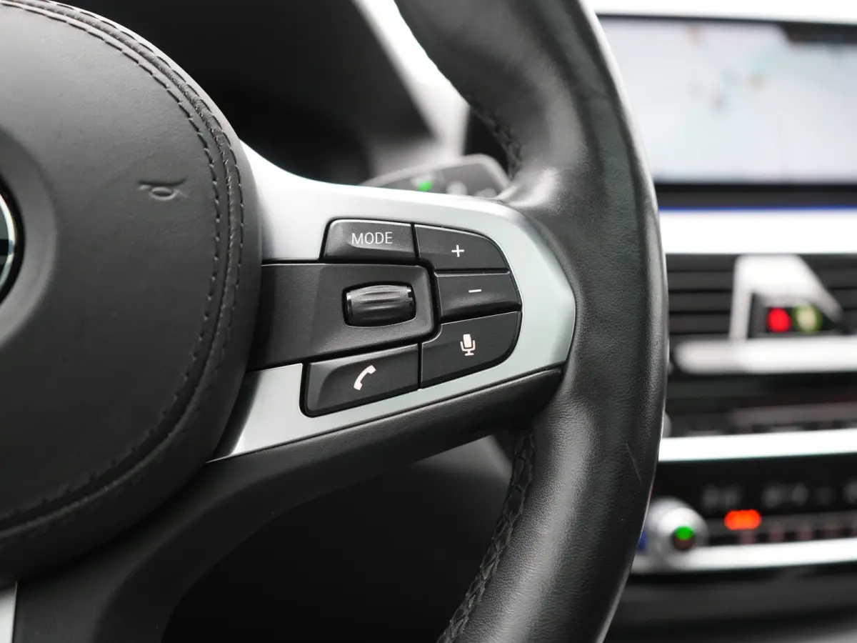 520i M Sport 184pk Dealer O.H. | Panodak | Head Up | 360 Camera | Lederen Comfortstoelen Memory & Verwarmd | Sfeerverlichting | Blis | Apple Carplay | Stuur Verwarmd | Adaptive LED | Navigat