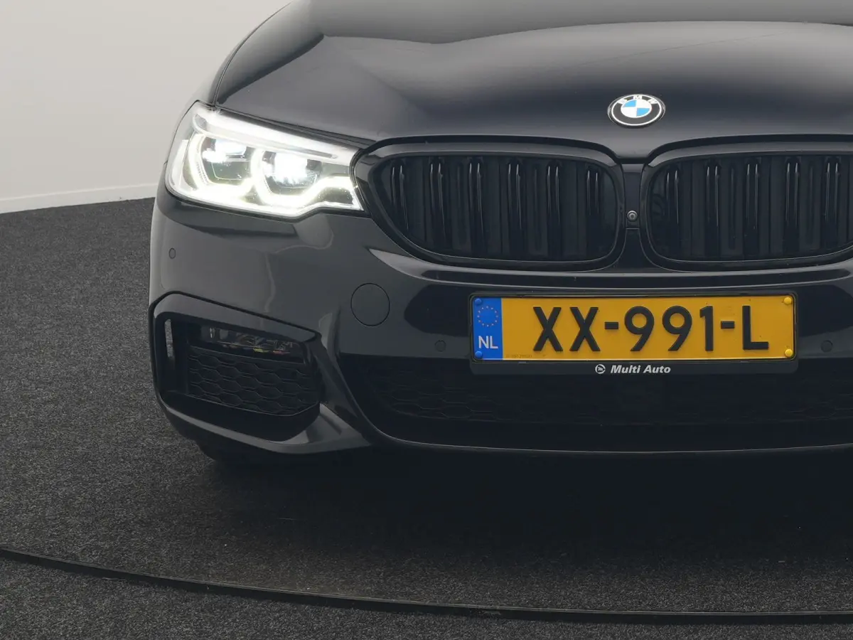 520i M Sport 184pk Dealer O.H. | Panodak | Head Up | 360 Camera | Lederen Comfortstoelen Memory & Verwarmd | Sfeerverlichting | Blis | Apple Carplay | Stuur Verwarmd | Adaptive LED | Navigat