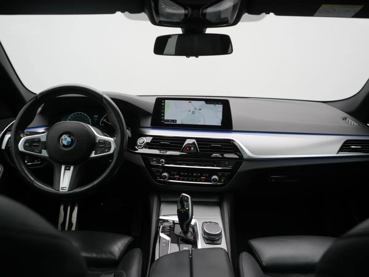 520i M Sport 184pk Dealer O.H. | Panodak | Head Up | 360 Camera | Lederen Comfortstoelen Memory & Verwarmd | Sfeerverlichting | Blis | Apple Carplay | Stuur Verwarmd | Adaptive LED | Navigat