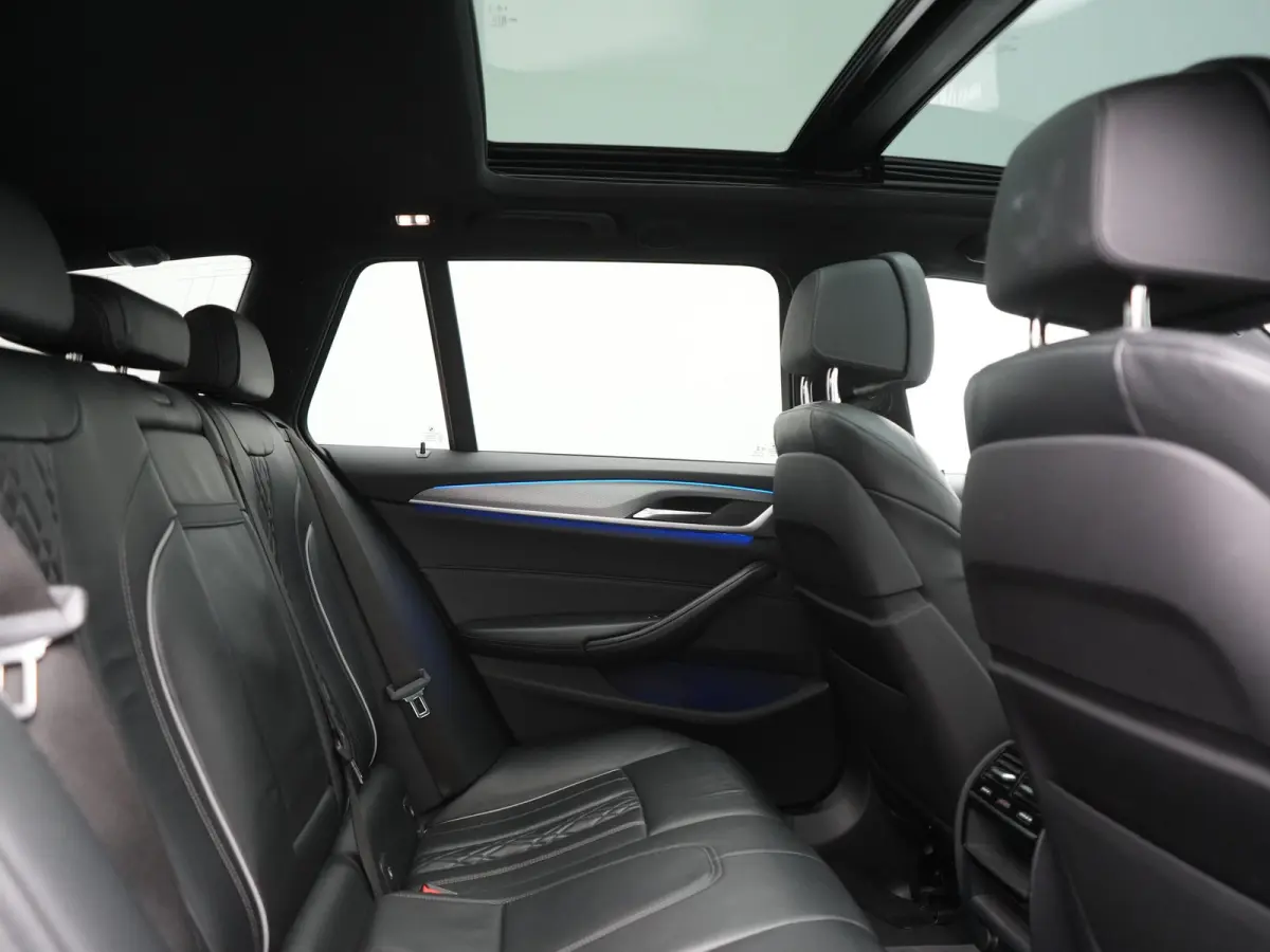 520i M Sport 184pk Dealer O.H. | Panodak | Head Up | 360 Camera | Lederen Comfortzetels Memory & Verwarmd | Sfeerverlichting | Blis | Apple Carplay | Stuur Verwarmd | Adaptive LED | Navigati