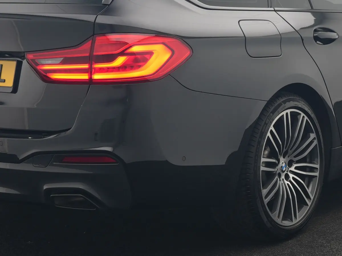 520i M Sport 184pk Dealer O.H. | Panodak | Head Up | 360 Camera | Lederen Comfortstoelen Memory & Verwarmd | Sfeerverlichting | Blis | Apple Carplay | Stuur Verwarmd | Adaptive LED | Navigat