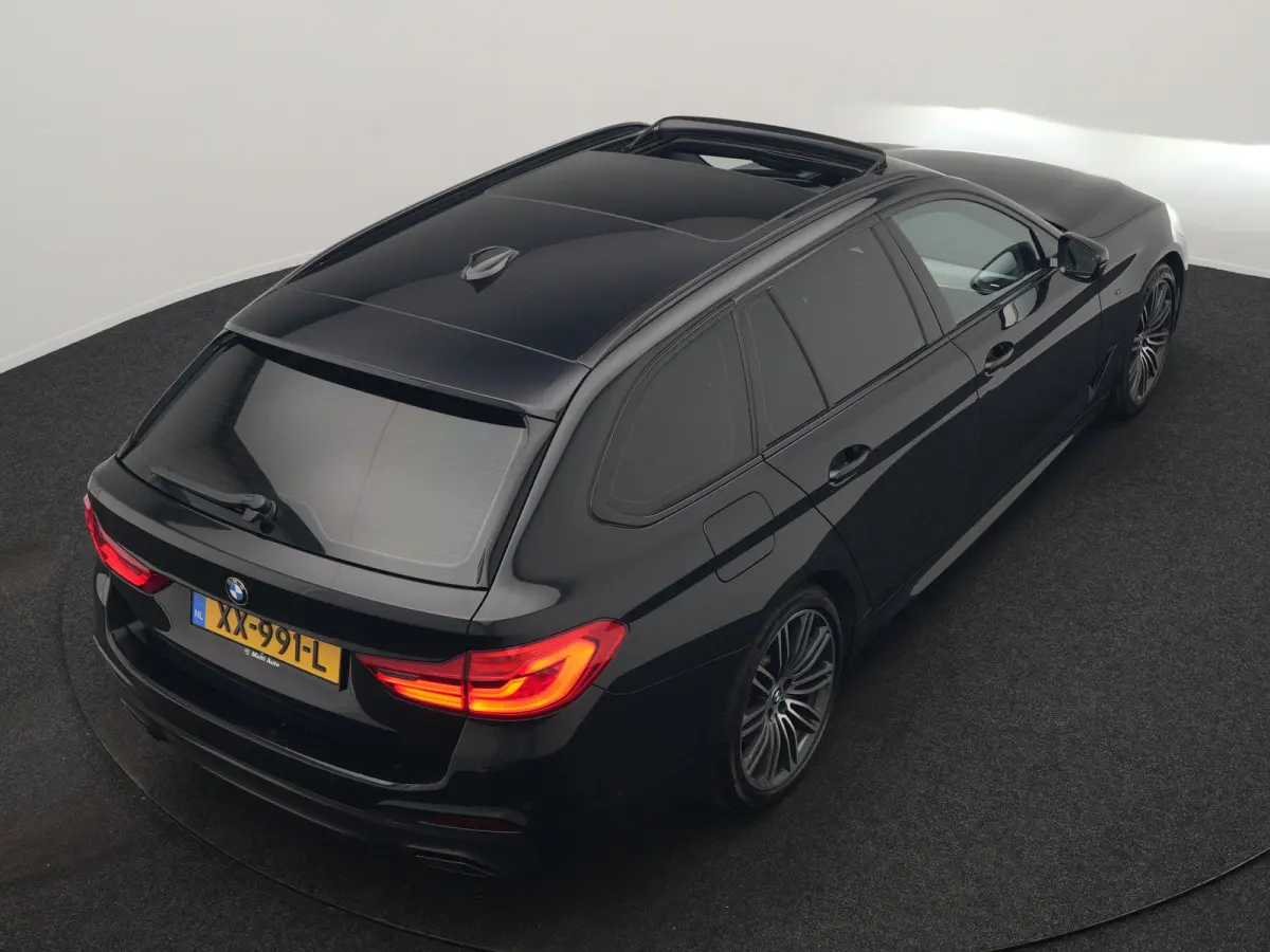 520i M Sport 184pk Dealer O.H. | Panodak | Head Up | 360 Camera | Lederen Comfortstoelen Memory & Verwarmd | Sfeerverlichting | Blis | Apple Carplay | Stuur Verwarmd | Adaptive LED | Navigat