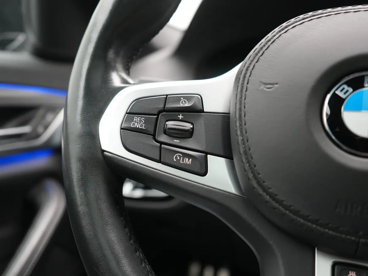 520i M Sport 184pk Dealer O.H. | Panodak | Head Up | 360 Camera | Lederen Comfortstoelen Memory & Verwarmd | Sfeerverlichting | Blis | Apple Carplay | Stuur Verwarmd | Adaptive LED | Navigat