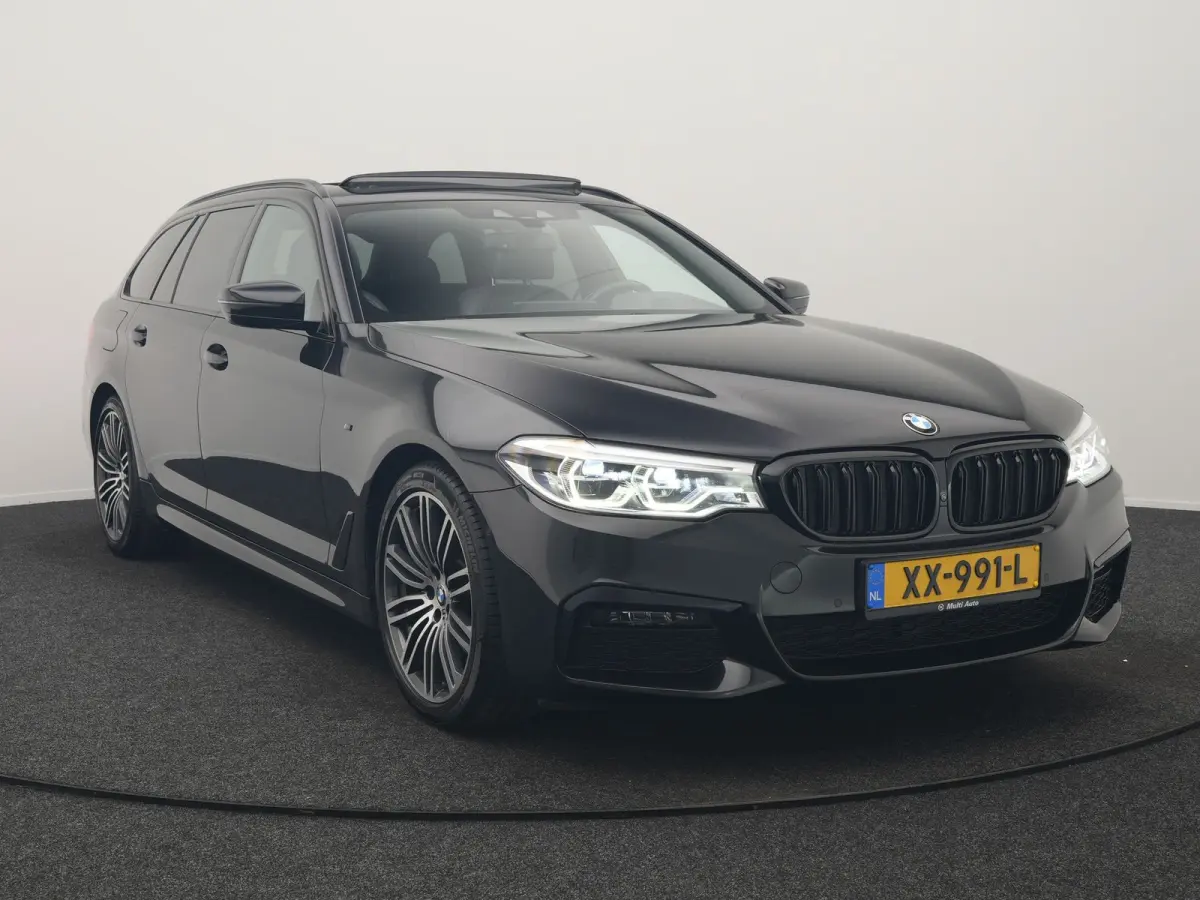 520i M Sport 184pk Dealer O.H. | Panodak | Head Up | 360 Camera | Lederen Comfortstoelen Memory & Verwarmd | Sfeerverlichting | Blis | Apple Carplay | Stuur Verwarmd | Adaptive LED | Navigat