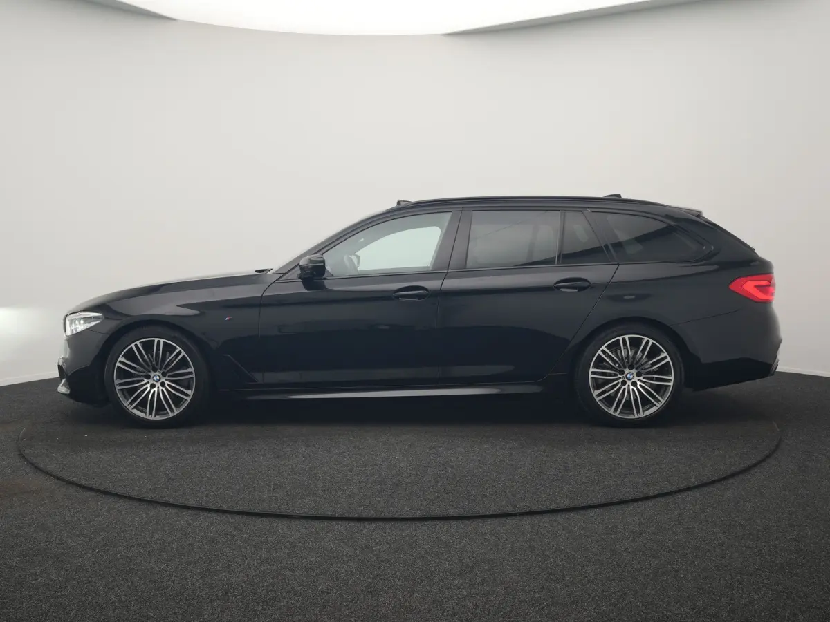 520i M Sport 184pk Dealer O.H. | Panodak | Head Up | 360 Camera | Lederen Comfortzetels Memory & Verwarmd | Sfeerverlichting | Blis | Apple Carplay | Stuur Verwarmd | Adaptive LED | Navigati