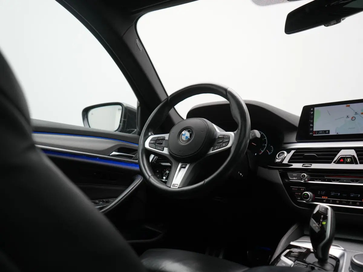520i M Sport 184pk Dealer O.H. | Panodak | Head Up | 360 Camera | Lederen Comfortstoelen Memory & Verwarmd | Sfeerverlichting | Blis | Apple Carplay | Stuur Verwarmd | Adaptive LED | Navigat
