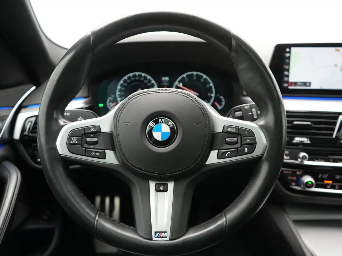 520i M Sport 184pk Dealer O.H. | Panodak | Head Up | 360 Camera | Lederen Comfortstoelen Memory & Verwarmd | Sfeerverlichting | Blis | Apple Carplay | Stuur Verwarmd | Adaptive LED | Navigat