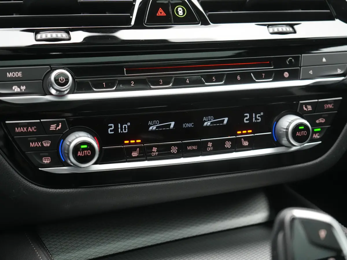 520i M Sport 184pk Dealer O.H. | Panodak | Head Up | 360 Camera | Lederen Comfortstoelen Memory & Verwarmd | Sfeerverlichting | Blis | Apple Carplay | Stuur Verwarmd | Adaptive LED | Navigat