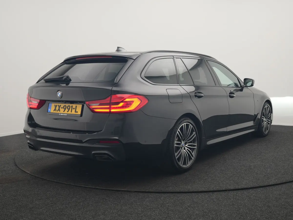 520i M Sport 184pk Dealer O.H. | Panodak | Head Up | 360 Camera | Lederen Comfortzetels Memory & Verwarmd | Sfeerverlichting | Blis | Apple Carplay | Stuur Verwarmd | Adaptive LED | Navigati
