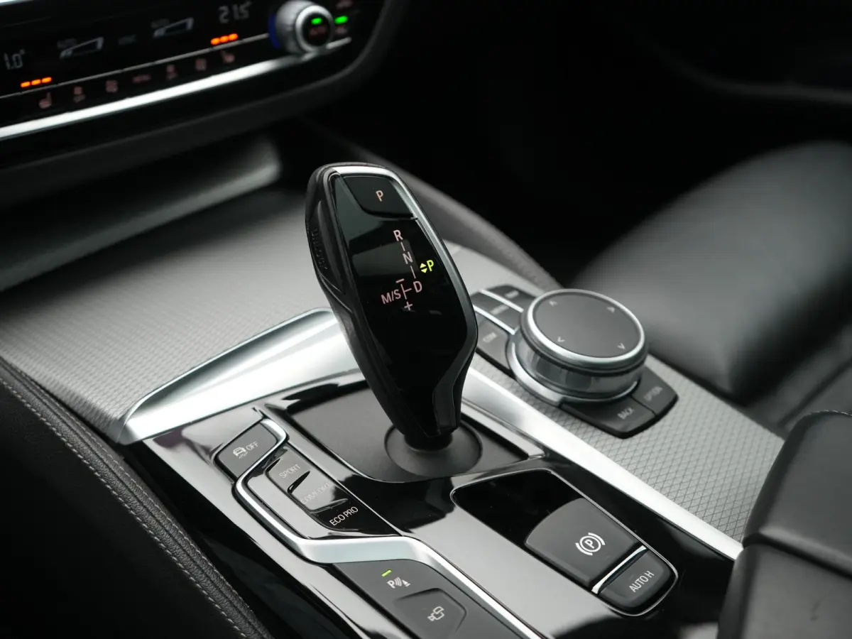 520i M Sport 184pk Dealer O.H. | Panodak | Head Up | 360 Camera | Lederen Comfortstoelen Memory & Verwarmd | Sfeerverlichting | Blis | Apple Carplay | Stuur Verwarmd | Adaptive LED | Navigat