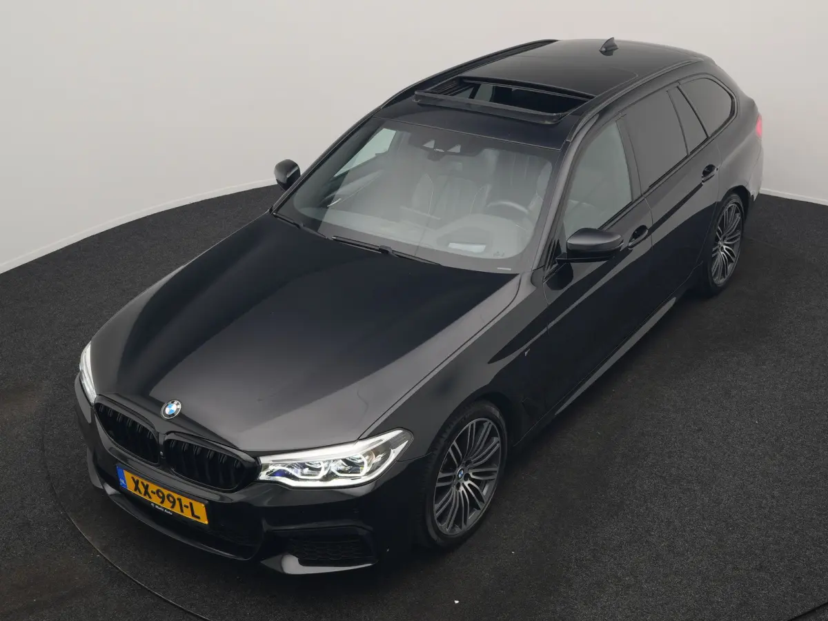 520i M Sport 184pk Dealer O.H. | Panodak | Head Up | 360 Camera | Lederen Comfortstoelen Memory & Verwarmd | Sfeerverlichting | Blis | Apple Carplay | Stuur Verwarmd | Adaptive LED | Navigat