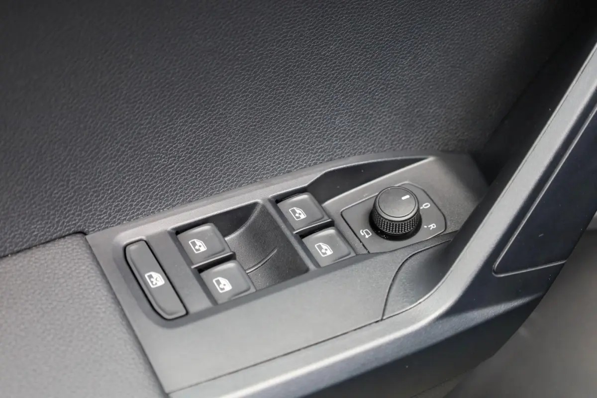 1.0 EcoTSI 95pk Style Business Connect | Parkeersensoren | Stoelverwarming | Apple Carplay/Android Auto