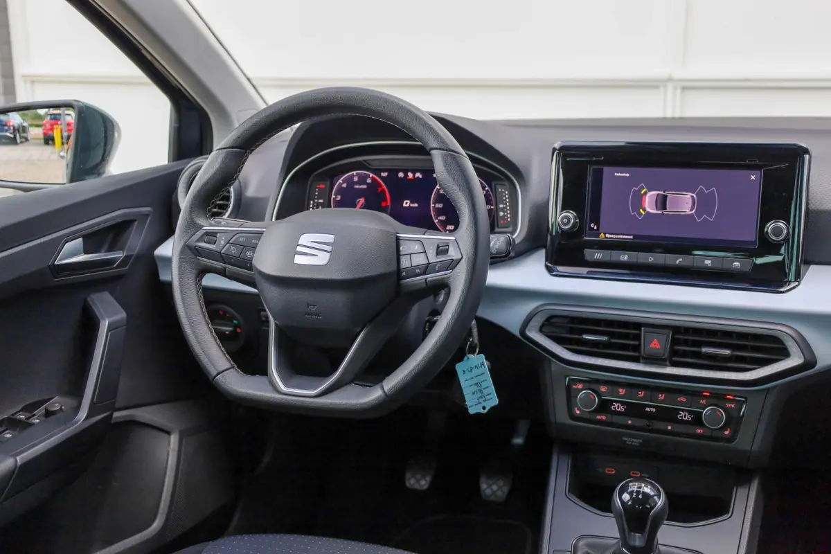 1.0 EcoTSI 95pk Style Business Connect | Parkeersensoren | Stoelverwarming | Apple Carplay/Android Auto