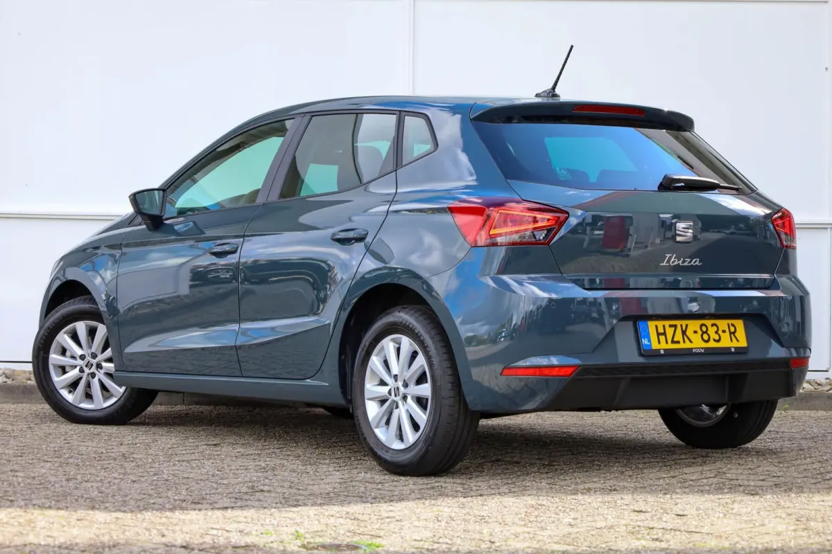 1.0 EcoTSI 95pk Style Business Connect | Parkeersensoren | Stoelverwarming | Apple Carplay/Android Auto