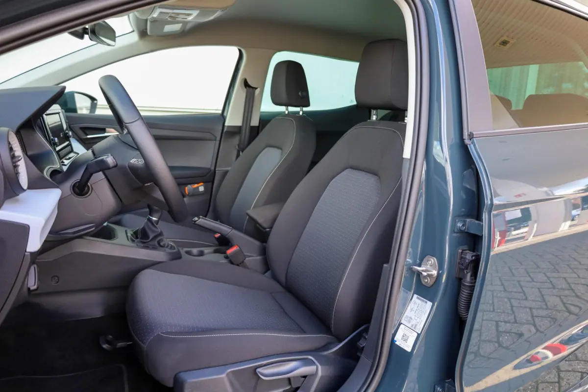 1.0 EcoTSI 95pk Style Business Connect | Parkeersensoren | Stoelverwarming | Apple Carplay/Android Auto