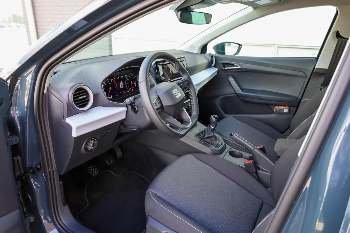 1.0 EcoTSI 95pk Style Business Connect | Parkeersensoren | Stoelverwarming | Apple Carplay/Android Auto