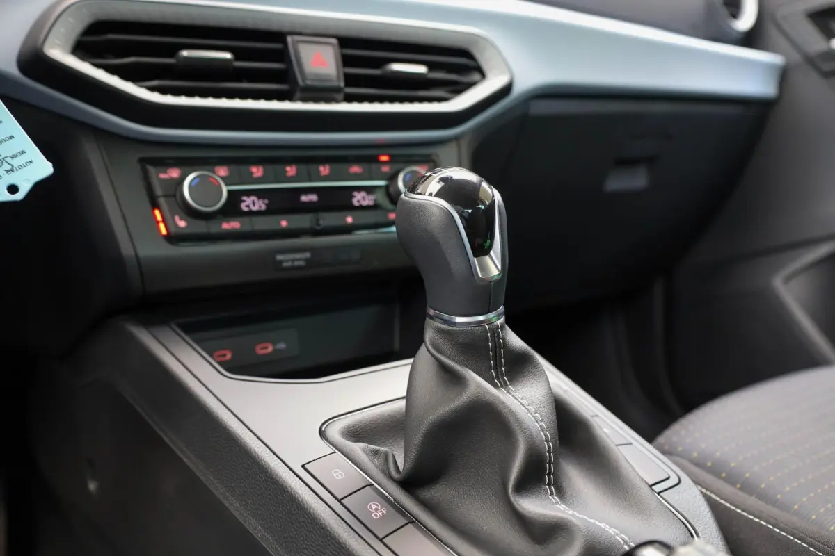 1.0 EcoTSI 95pk Style Business Connect | Parkeersensoren | Stoelverwarming | Apple Carplay/Android Auto