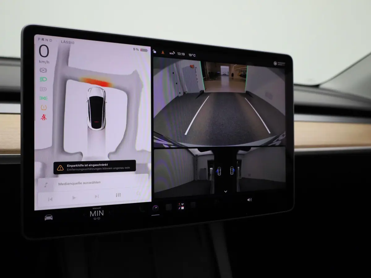 Long Range AWD 75 kWh | PANORAMADAK | ELEKTRISCHE KOFFERKELP | LEDEREN BEKLEDING | STOELVERWARMING | STUURWIELVERWARMING | PARKEERSENSOREN VOOR + ACHTER |
