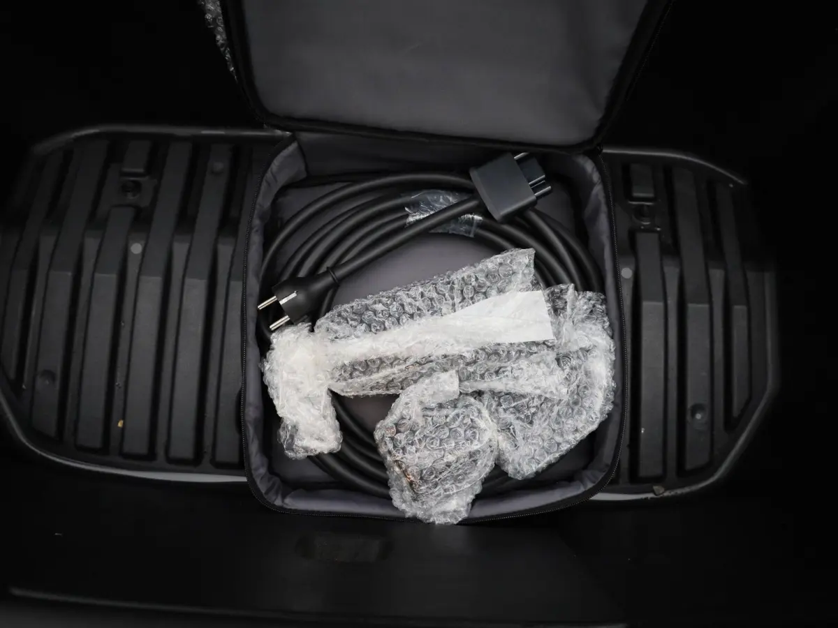 Long Range AWD 75 kWh | PANORAMADAK | ELEKTRISCHE KOFFERKELP | LEDEREN BEKLEDING | STOELVERWARMING | STUURWIELVERWARMING | PARKEERSENSOREN VOOR + ACHTER |