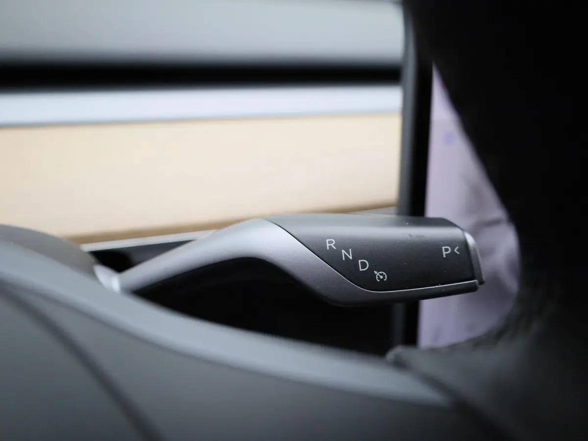 Long Range AWD 75 kWh | PANORAMADAK | ELEKTRISCHE KOFFERKELP | LEDEREN BEKLEDING | STOELVERWARMING | STUURWIELVERWARMING | PARKEERSENSOREN VOOR + ACHTER |