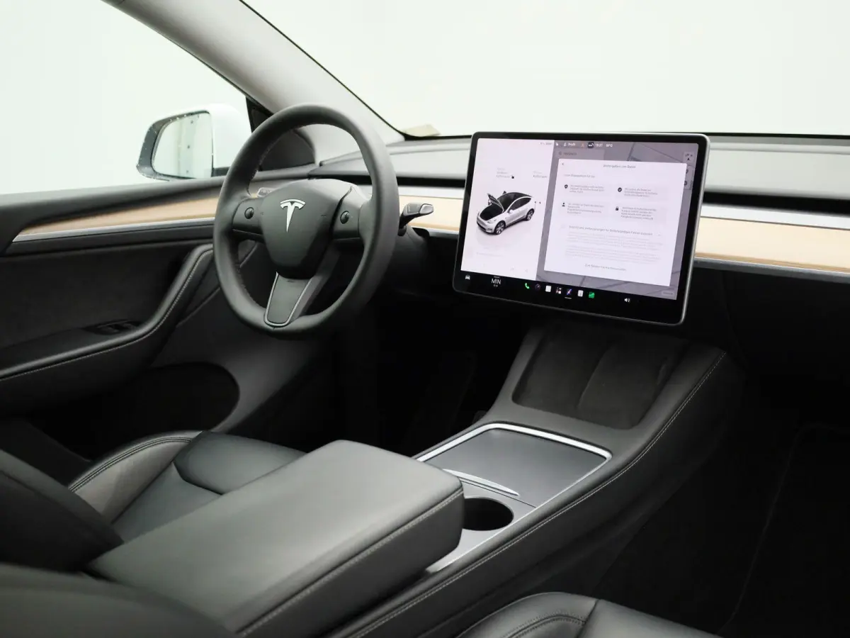 Long Range AWD 75 kWh | PANORAMADAK | ELEKTRISCHE KOFFERKELP | LEDEREN BEKLEDING | STOELVERWARMING | STUURWIELVERWARMING | PARKEERSENSOREN VOOR + ACHTER |