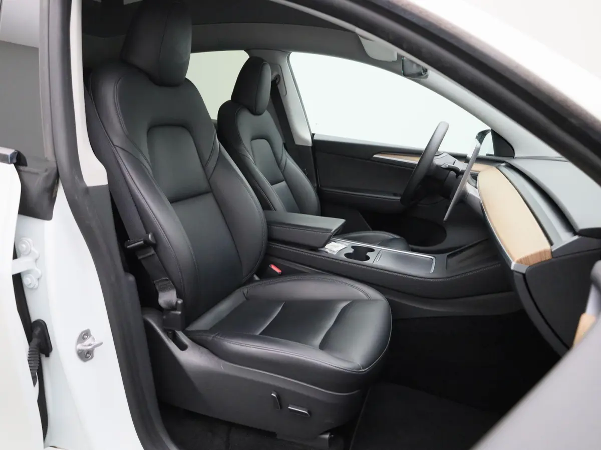 Long Range AWD 75 kWh | PANORAMADAK | ELEKTRISCHE KOFFERKELP | LEDEREN BEKLEDING | STOELVERWARMING | STUURWIELVERWARMING | PARKEERSENSOREN VOOR + ACHTER |