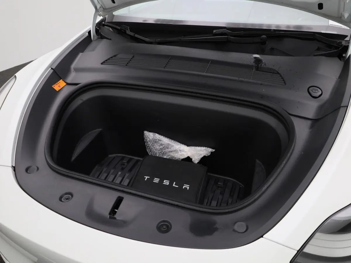 Long Range AWD 75 kWh | PANORAMADAK | ELEKTRISCHE KOFFERKELP | LEDEREN BEKLEDING | STOELVERWARMING | STUURWIELVERWARMING | PARKEERSENSOREN VOOR + ACHTER |
