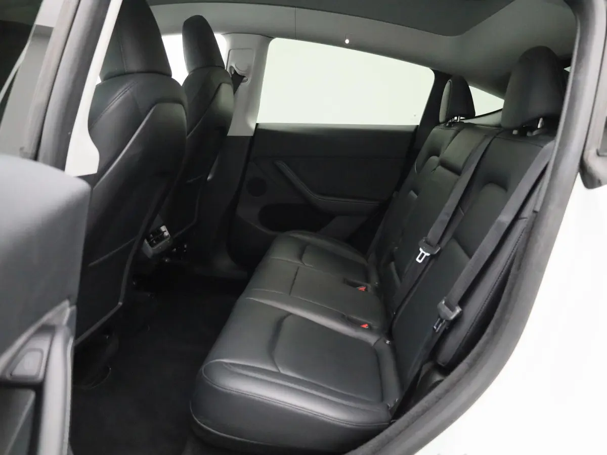 Long Range AWD 75 kWh | PANORAMADAK | ELEKTRISCHE KOFFERKELP | LEDEREN BEKLEDING | STOELVERWARMING | STUURWIELVERWARMING | PARKEERSENSOREN VOOR + ACHTER |