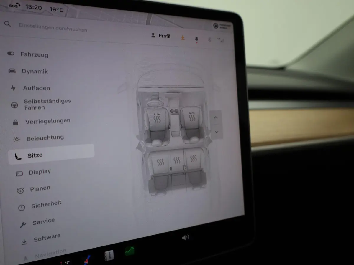 Long Range AWD 75 kWh | PANORAMADAK | ELEKTRISCHE KOFFERKELP | LEDEREN BEKLEDING | STOELVERWARMING | STUURWIELVERWARMING | PARKEERSENSOREN VOOR + ACHTER |